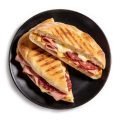 Panini mit Käse, Schinken & Salami
